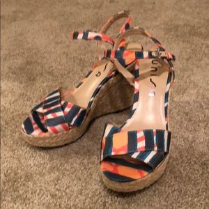 Multicolor wedges by Unisa